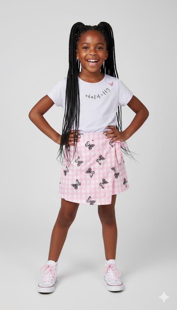 Conjunto Infantil "Butterfly Dreams" – Blusa Branca e Short-Saia Xadrez Vichy