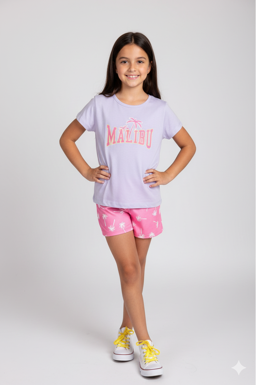 Conjunto Infantil Feminino "Malibu Summer" – Camiseta Lilás e Short Rosa com Estampa de Palmeiras